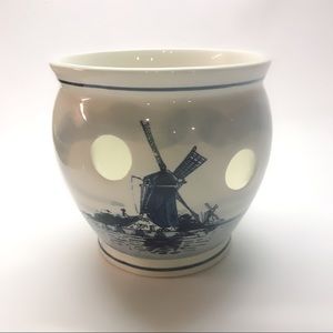 Delft porcelain planter